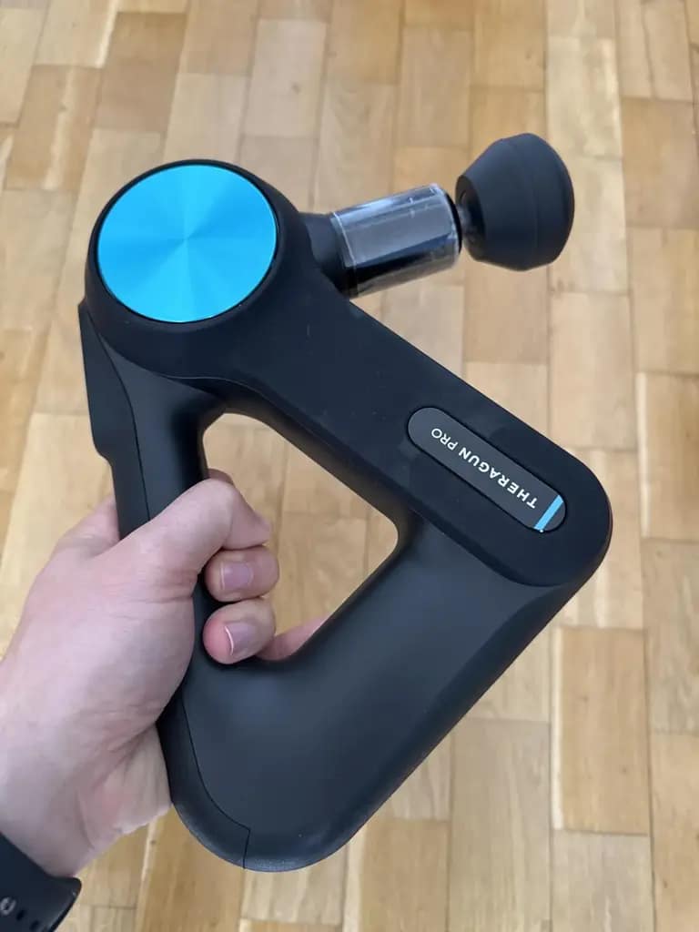 Theragun Pro Plus pistolet do masażu – Najbardziej Zaawansowany Massage Gun 2026 (Test, Opinie, Ranking)